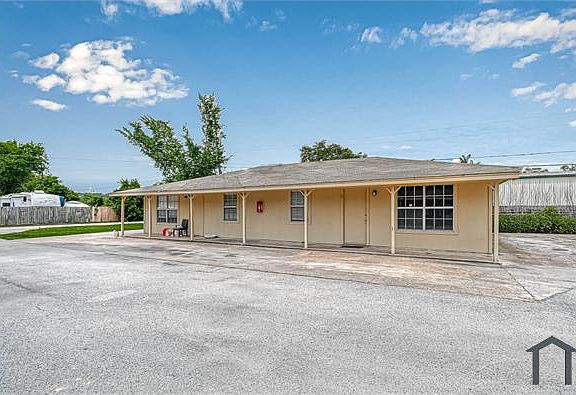 4th image of 8430 Round Rock Dr #6