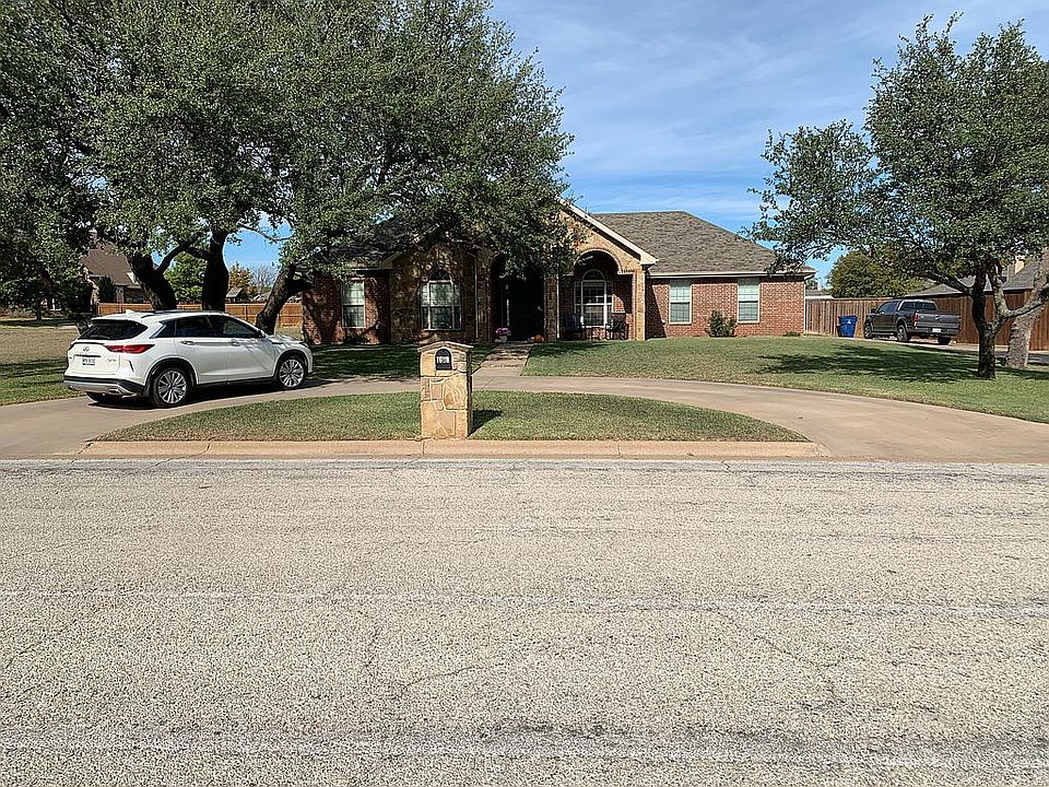 2nd image of 1626 Hillcrest Dr