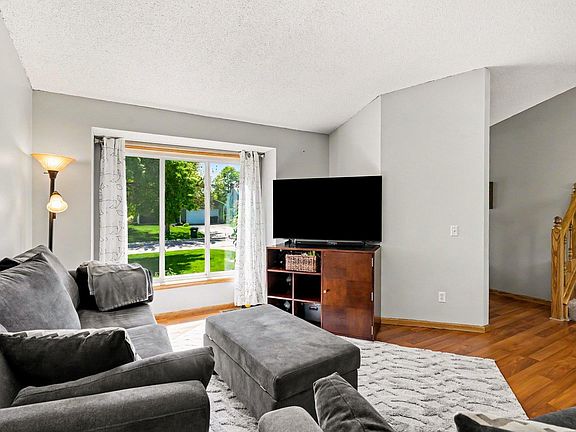 5th image of 16382 Goodview Trl