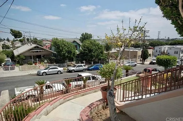 527 N Cummings St — Photo 4