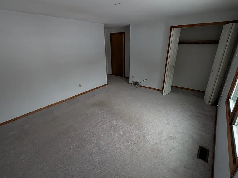 510 Emann Dr — Photo 16