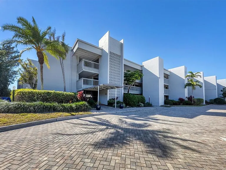 5757 Gulf Of Mexico Dr #305 — Photo 3