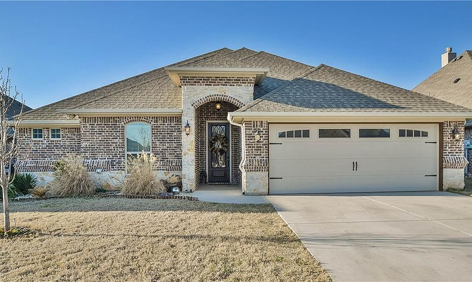 1st image of 315 Oar Wood Dr