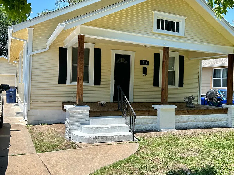 531 S Volutsia Ave — Photo 3