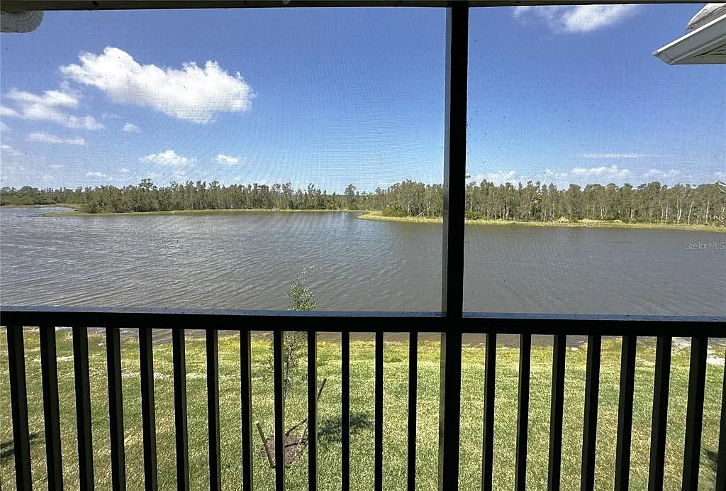 2 bed, 2.0 bath, 1596 sqft, $6,000 — Photo 2