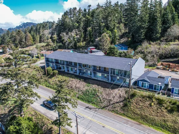 29186 Kerber Dr, Gold Beach, OR 97444