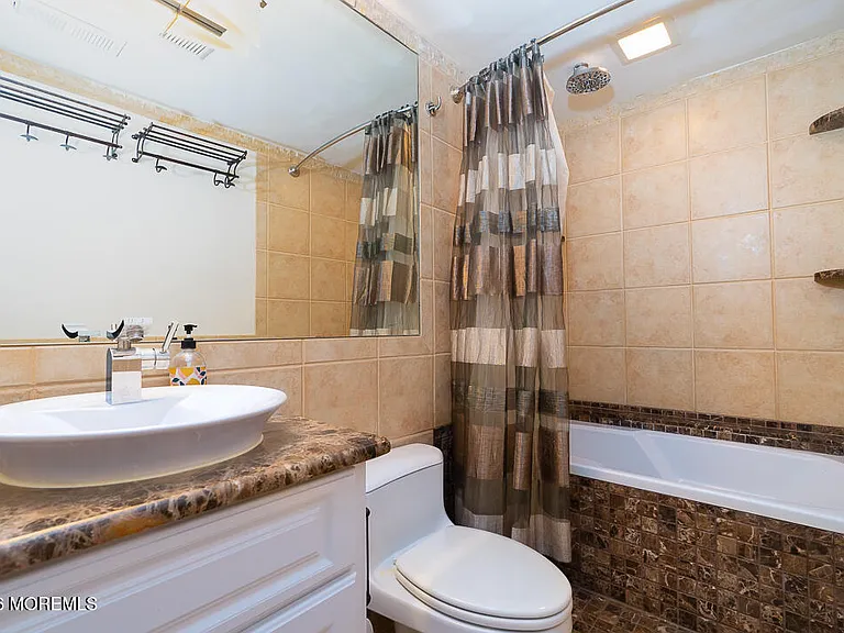 315 Beverly Way — Photo 22