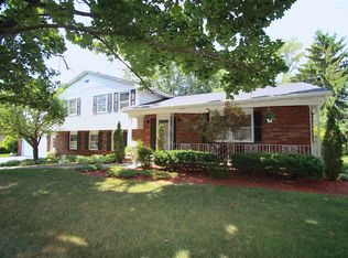 15 Willowview Dr, Penfield, NY