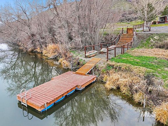 2nd image of 1785 River Rd