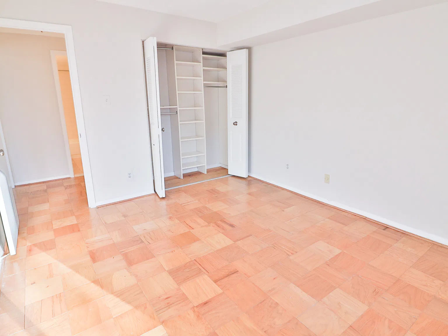 11415 Commonwealth Dr — Photo 4