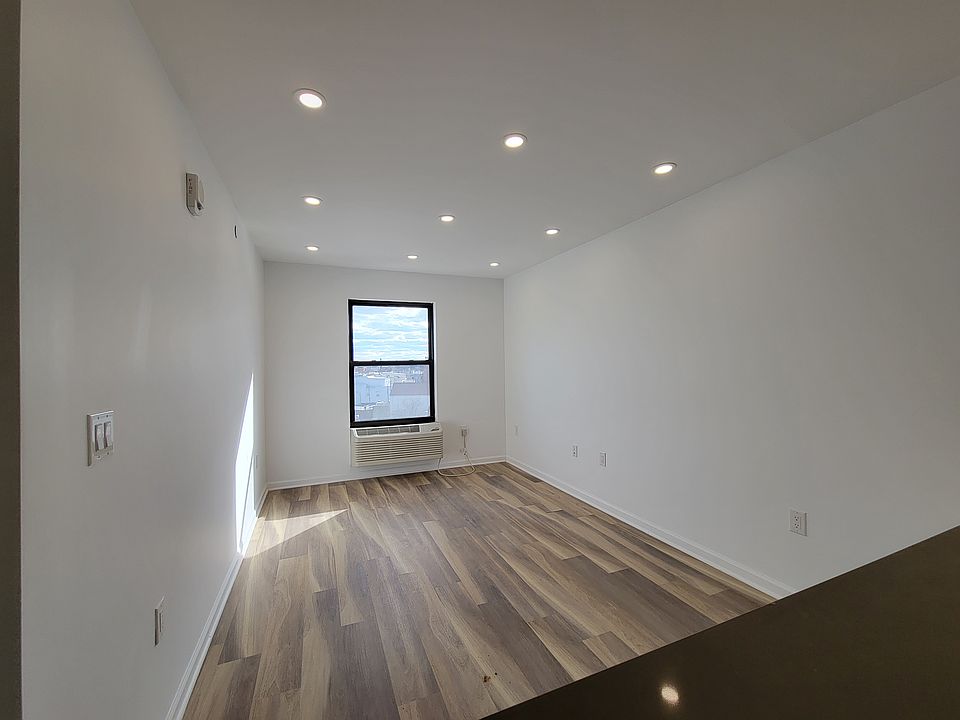 2nd image of 502 Market St #33L