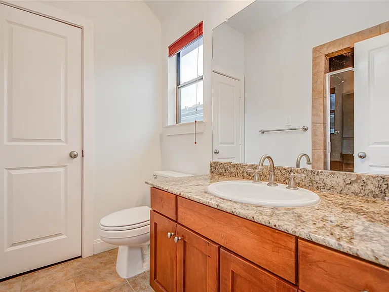 2414 Charleston St #B — Photo 35