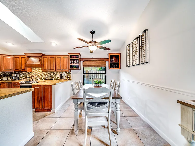 1637 Farmington Cir — Photo 32