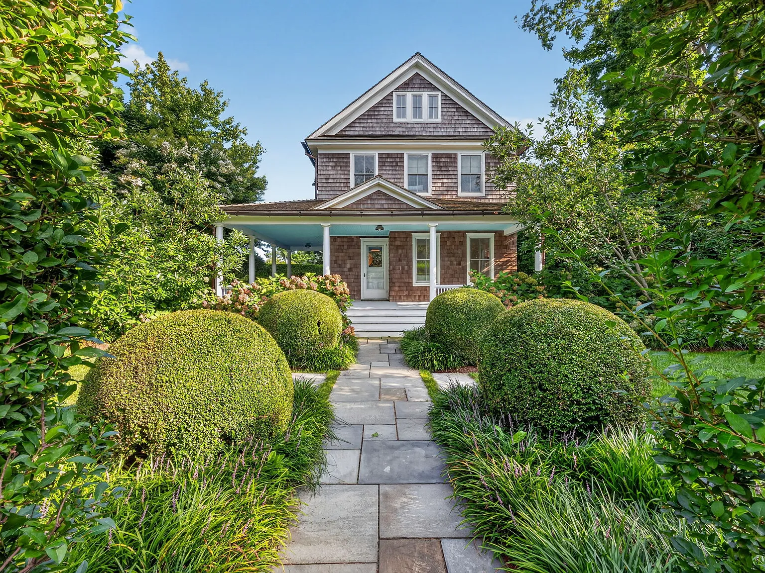 Grovehollow | 3BR Heated Pool & Private Garden | Rove Travel — Photo 3