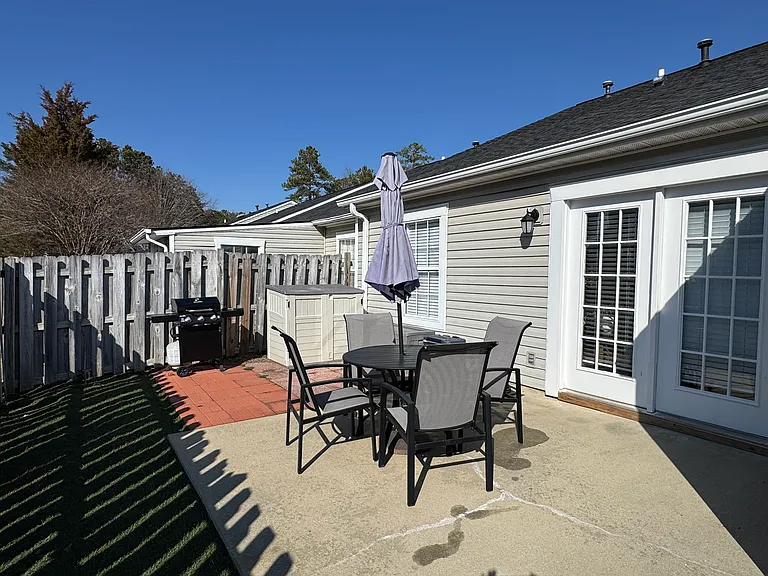 8 Hampton Oaks Pl — Photo 11