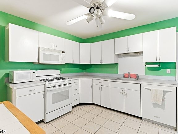 4th image of 840 Grove St
