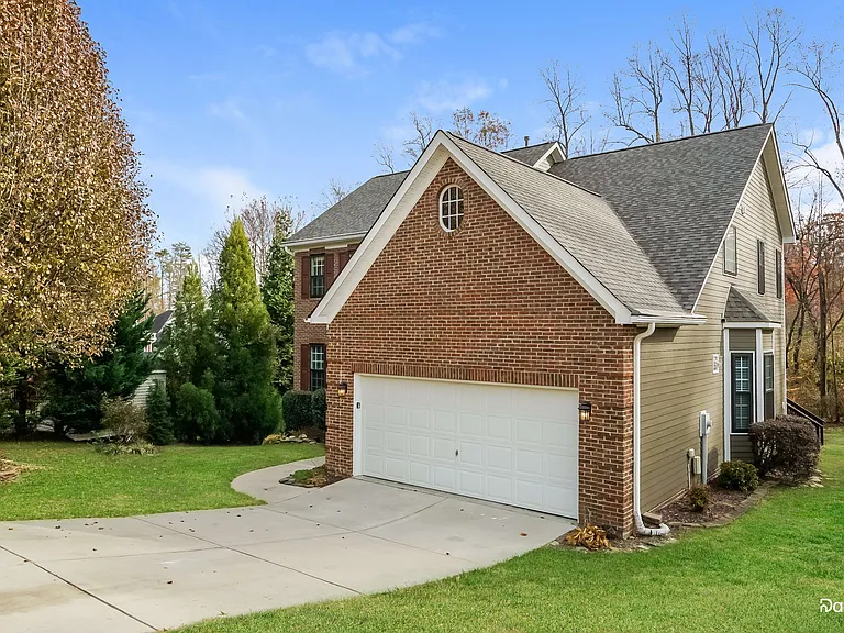 3320 Dairy Point Dr — Photo 2