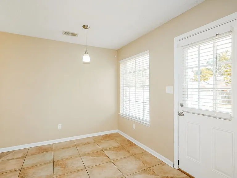 6916 Fox Briar Cv — Photo 6