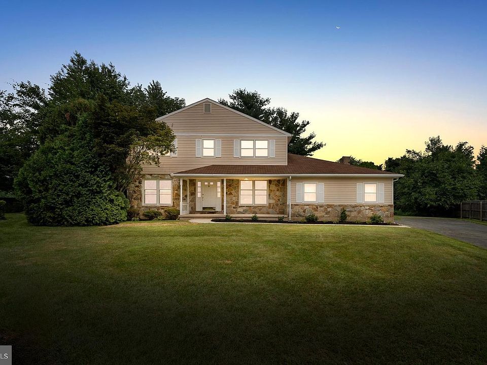 1st image of 21 Brooklet Dr