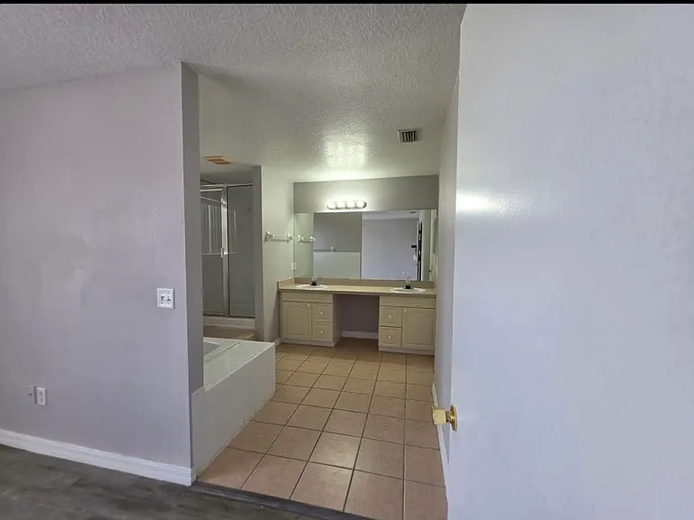 406 Washington Palm Loop #1 — Photo 9