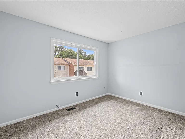 5021 Clairmont Ct — Photo 11