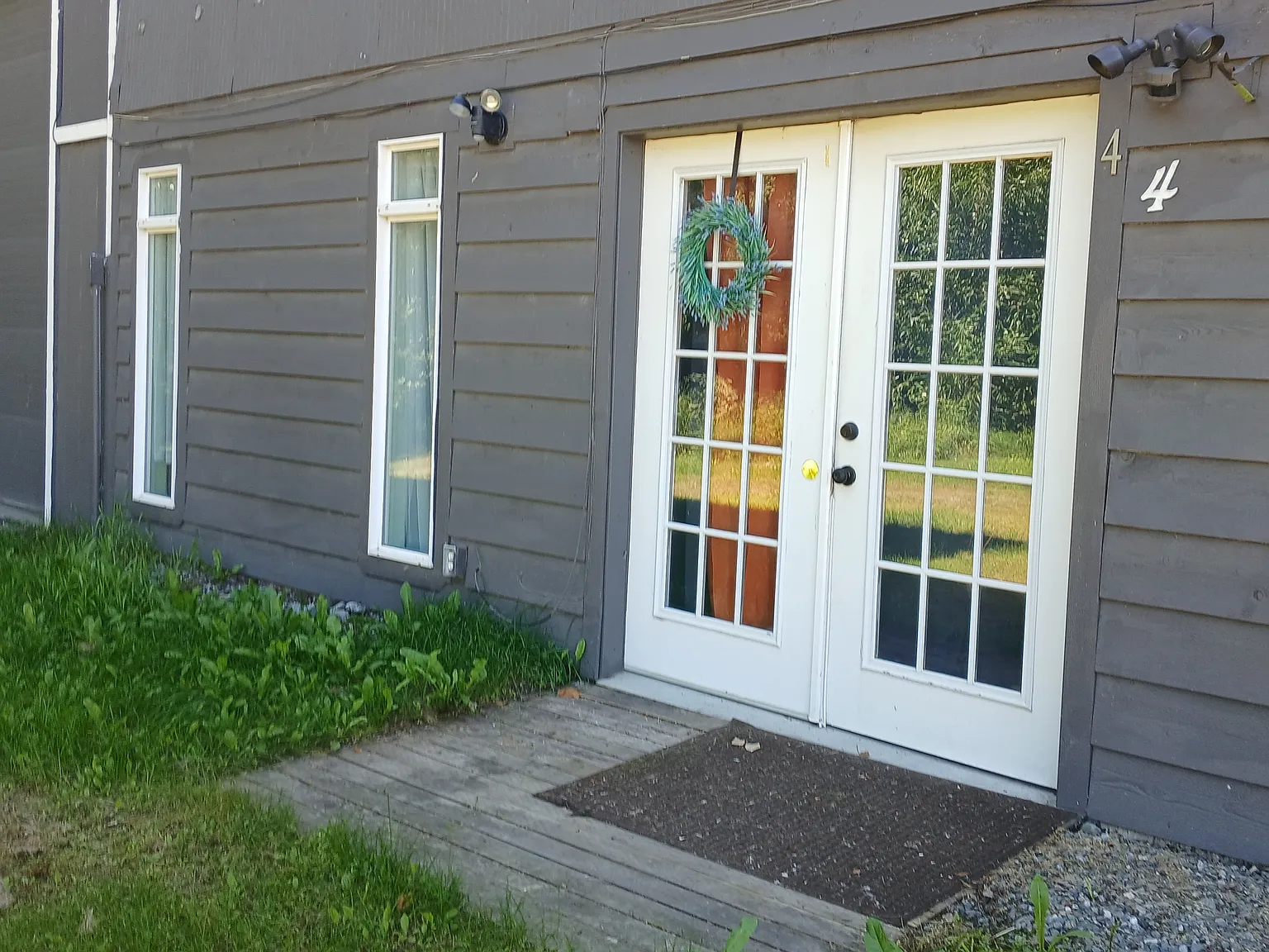 7460 Denelle Street - 4 — Photo 3