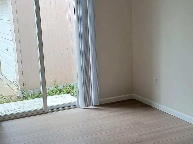 6721 1/2 Tyrone Ave — Photo 12