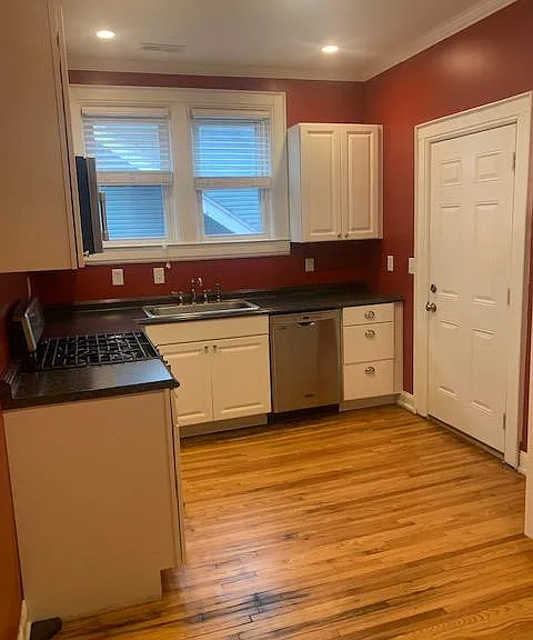 1532 Lewis St #C — Photo 4
