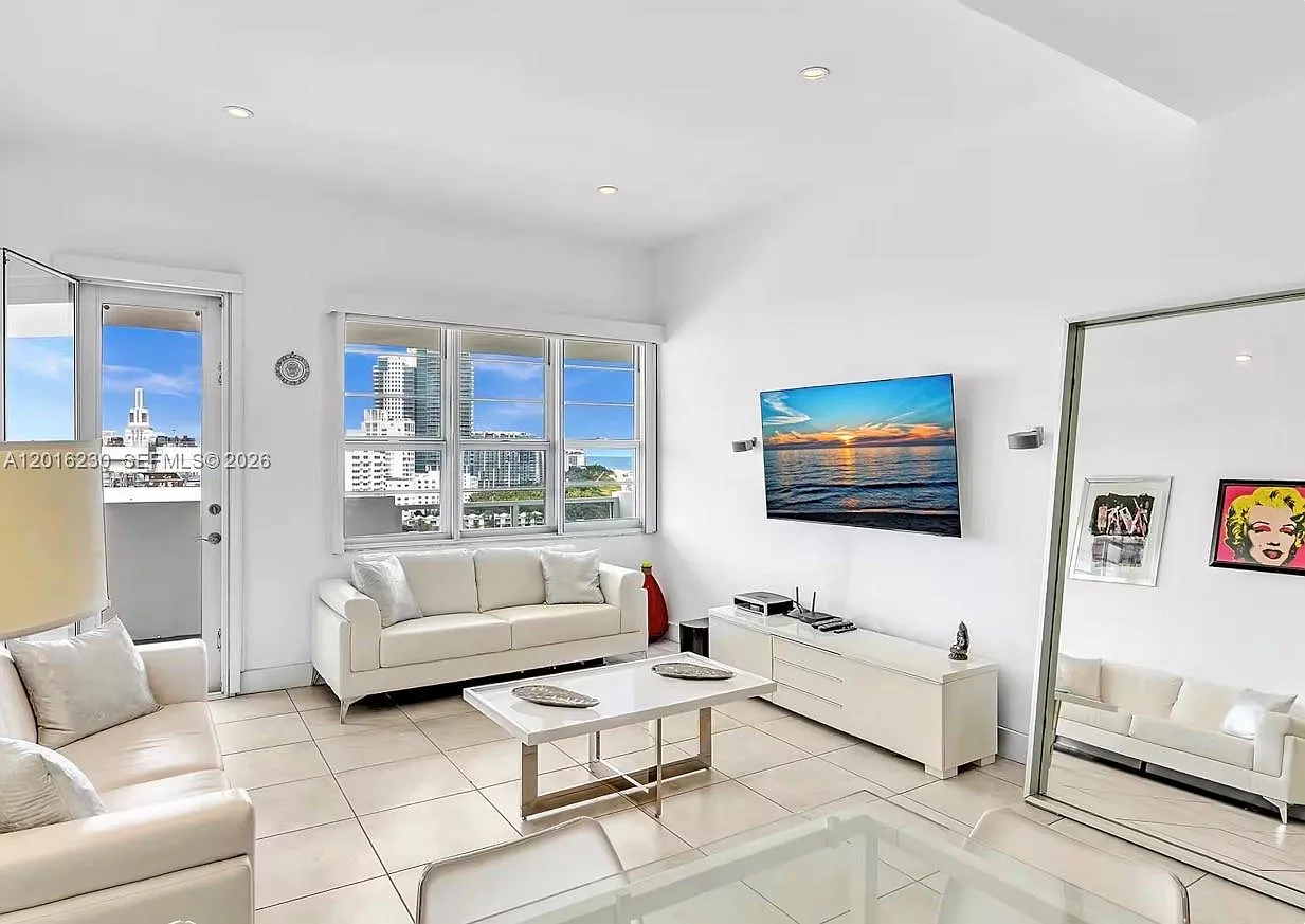The Decoplage Condo — Photo 2