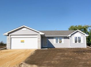 185 Prairie Moon Dr, Davis Junction, IL 61020