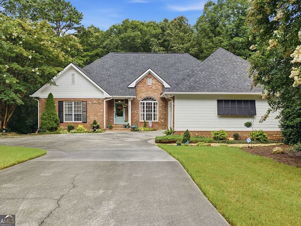 1st image of 333 Rustic Ridge Rd NE