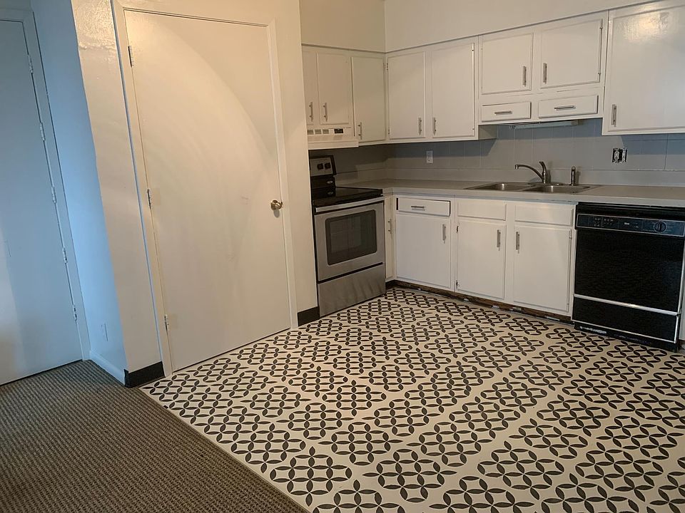 Spacious Kitchen with new fridge