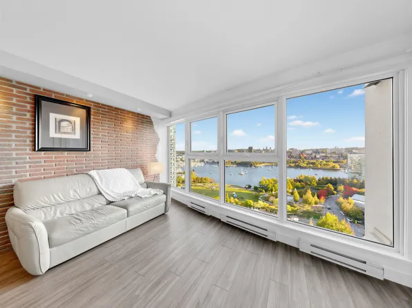 1323 Homer St #1904, Vancouver, BC V6B 5T1