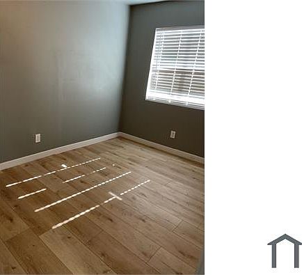 5th image of 8717 3/4 Holmes Ave