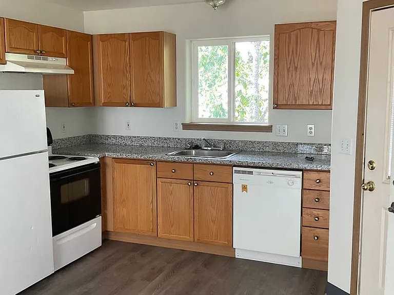 Ascot Place Apartments — Photo 9