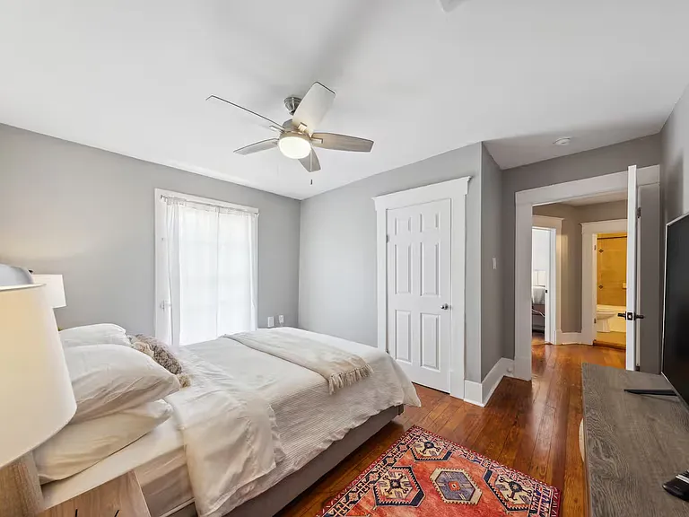825 W Agarita Ave — Photo 23
