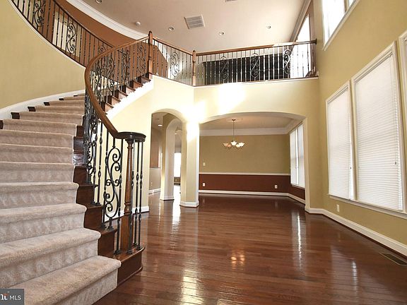 4th image of 5687 Tower Hill Cir