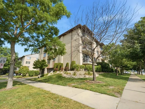 4500 W 93rd St APT 1A, Oak Lawn, IL 60453