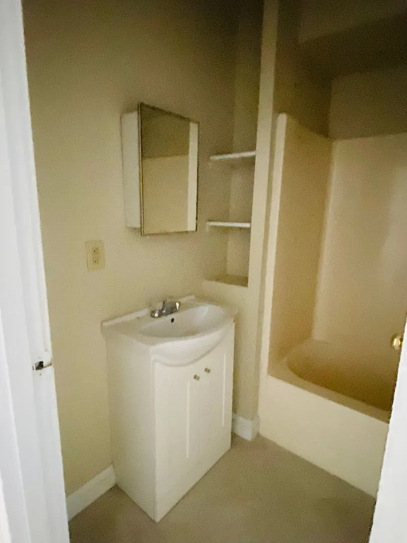 2 N. Dooley Ave. — Photo 2