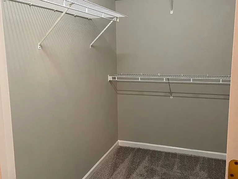 221 Hanover Ct — Photo 17