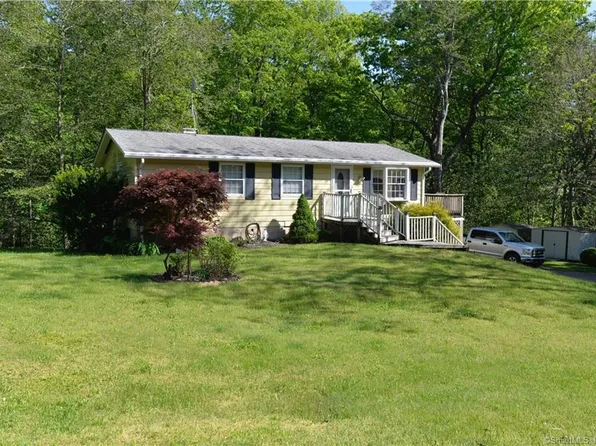 7 Blue Jay Drive, North Branford, CT 06472
