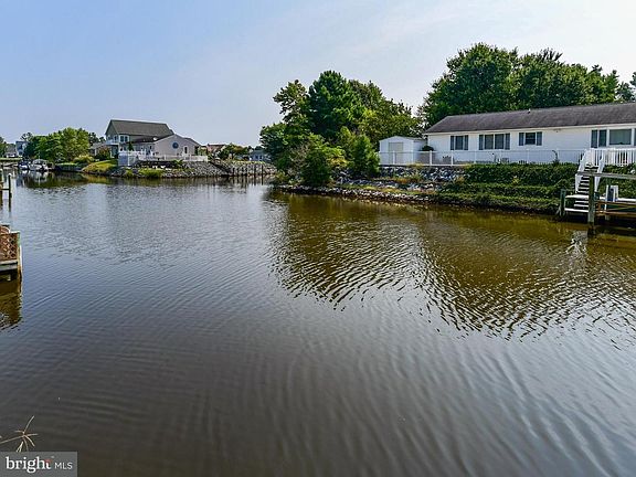 4th image of 38831 Bayview W