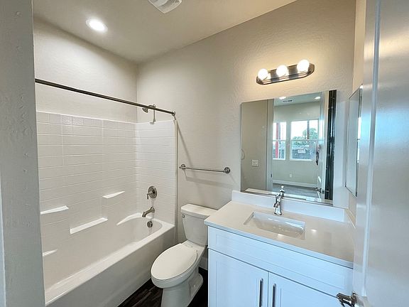First Floor en-suite.