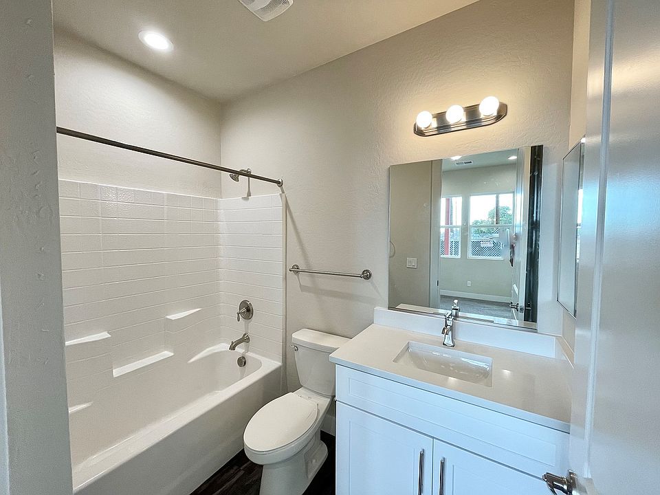 First Floor en-suite.