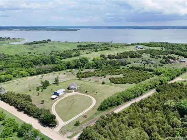 6615 Reynolds Rd, Junction City, KS 66441