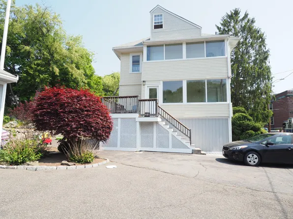 46 Burpee Rd Floor 3, Swampscott, MA 01907