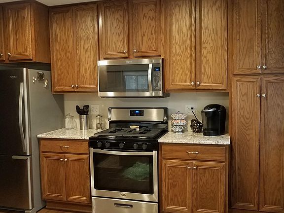 4th image of 2750 Upland Ln N