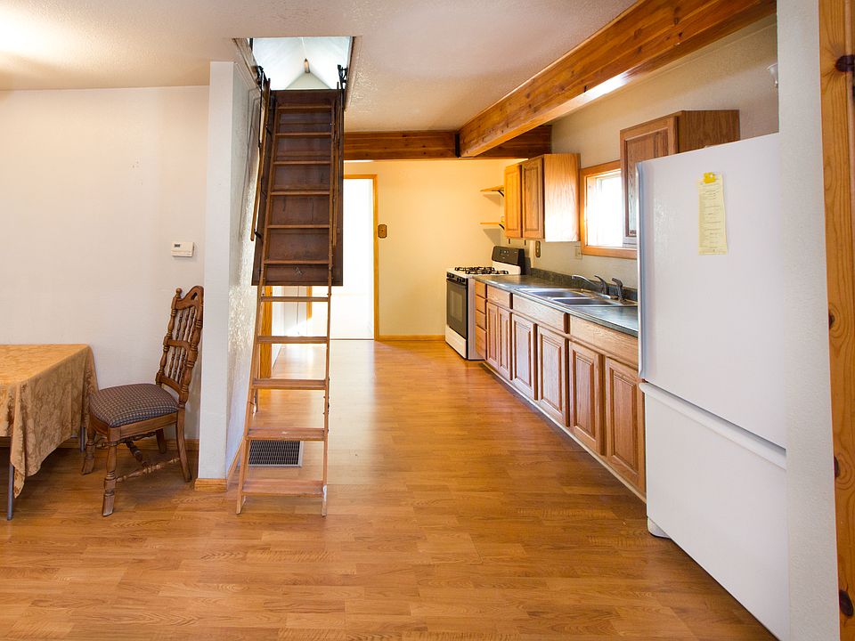 2nd image of 559 Highland Ln