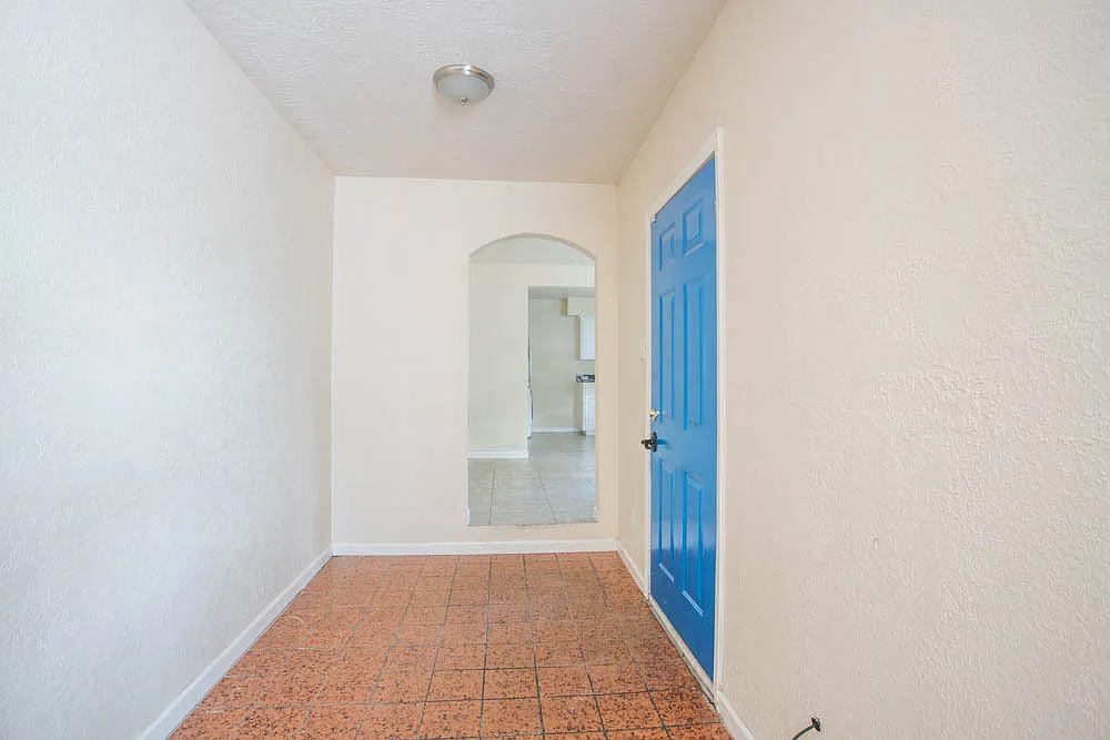 Clean Cute South Valley 3 Bedroom 2 Bath — Photo 2