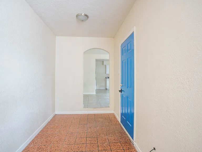 1846 Henry Cir SW — Photo 2